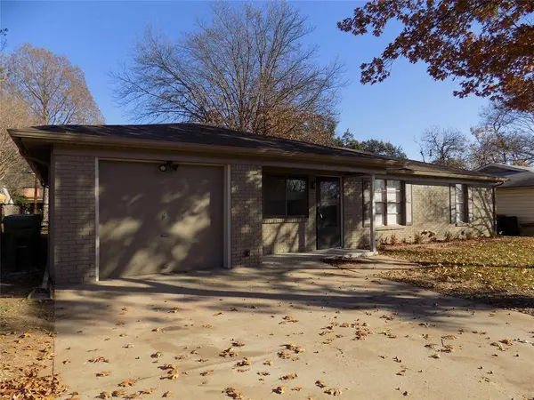 1016 Billie Ruth Lane, Hurst, TX 76053