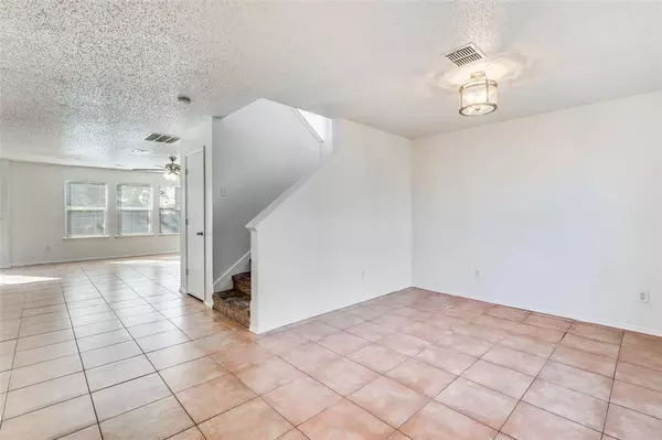 10141 Chapel Rock Drive, Fort Worth, TX 76116