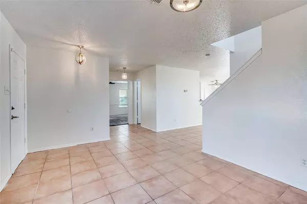 10141 Chapel Rock Drive, Fort Worth, TX 76116