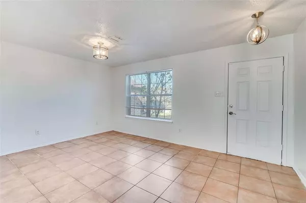 10141 Chapel Rock Drive, Fort Worth, TX 76116