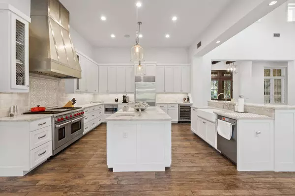 1909 Knights Chance LN, Spicewood, TX 78669