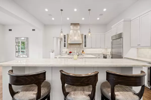 1909 Knights Chance LN, Spicewood, TX 78669