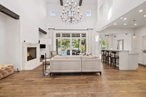 1909 Knights Chance LN, Spicewood, TX 78669