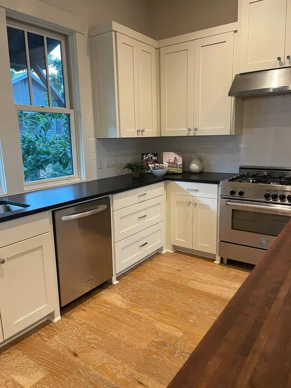 2217 Seabiscuit CV #105, Spicewood, TX 78669