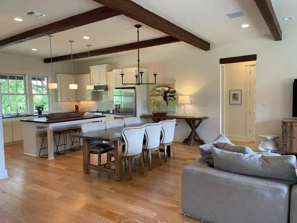 2217 Seabiscuit CV #105, Spicewood, TX 78669