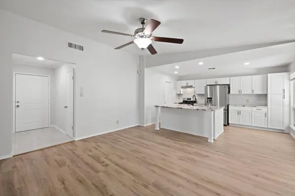 10001 Woodglen DR, Austin, TX 78753