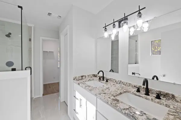 10001 Woodglen DR, Austin, TX 78753