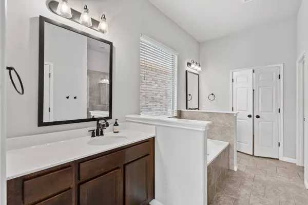 21824 Agarito LN, Spicewood, TX 78669