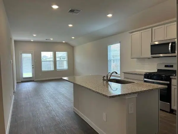 311 Darwin PL, Lockhart, TX 78644