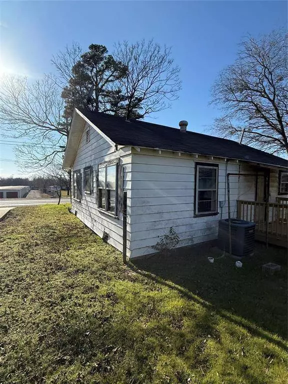 407 Decatur Street, Bowie, TX 76230