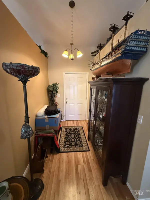 6171 N Willowdale, Garden City, ID 83714