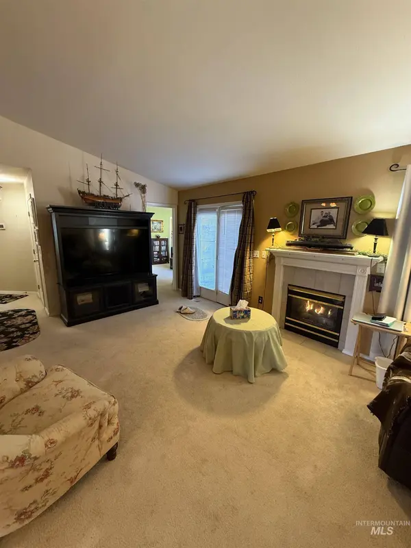 6171 N Willowdale, Garden City, ID 83714