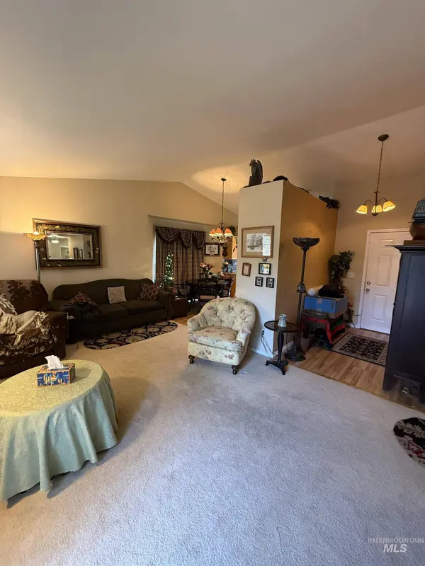 6171 N Willowdale, Garden City, ID 83714