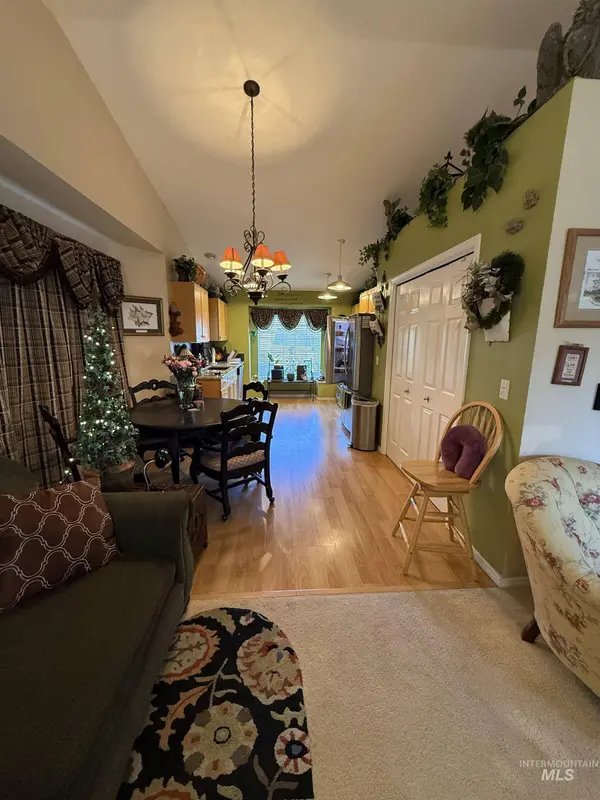 6171 N Willowdale, Garden City, ID 83714