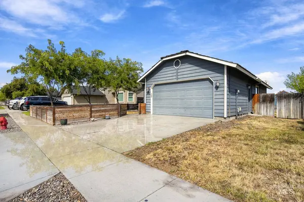1372 W Crest Wood Dr, Meridian, ID 83642