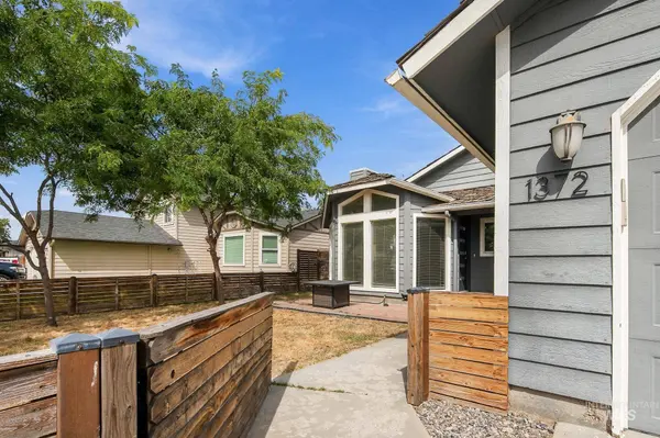 1372 W Crest Wood Dr, Meridian, ID 83642