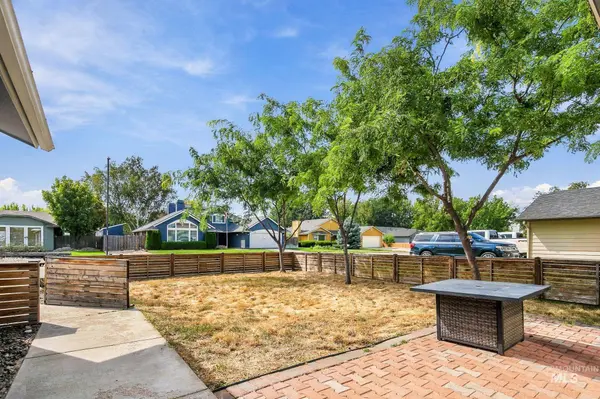 1372 W Crest Wood Dr, Meridian, ID 83642