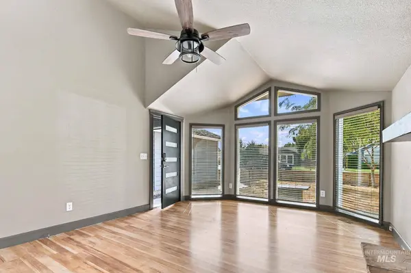 1372 W Crest Wood Dr, Meridian, ID 83642