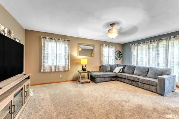 149 17TH AVE, East Moline, IL 61244