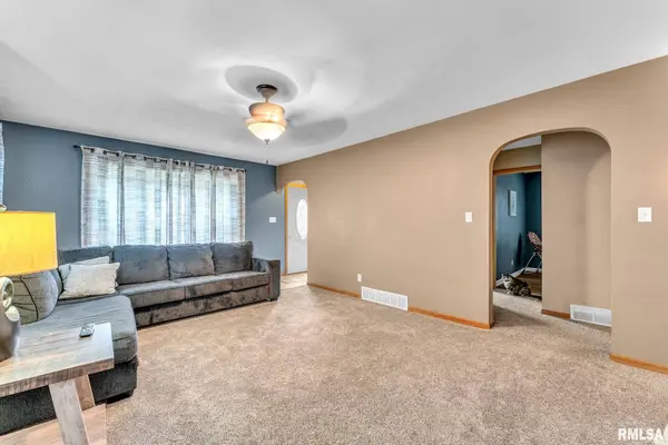 149 17TH AVE, East Moline, IL 61244