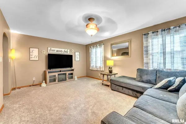 149 17TH AVE, East Moline, IL 61244