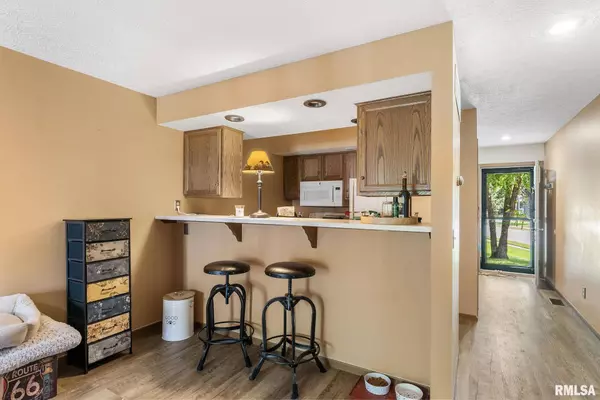 3342 N WILLOW CT, Bettendorf, IA 52722