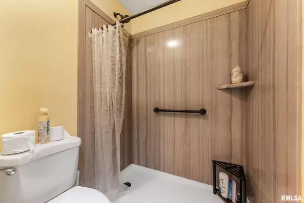 3342 N WILLOW CT, Bettendorf, IA 52722