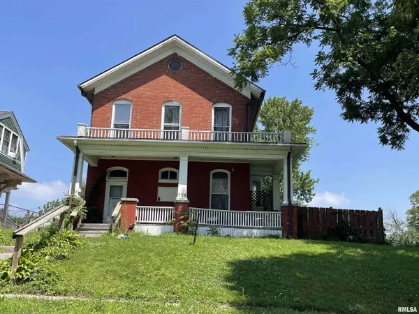 724 W 8TH ST, Davenport, IA 52804