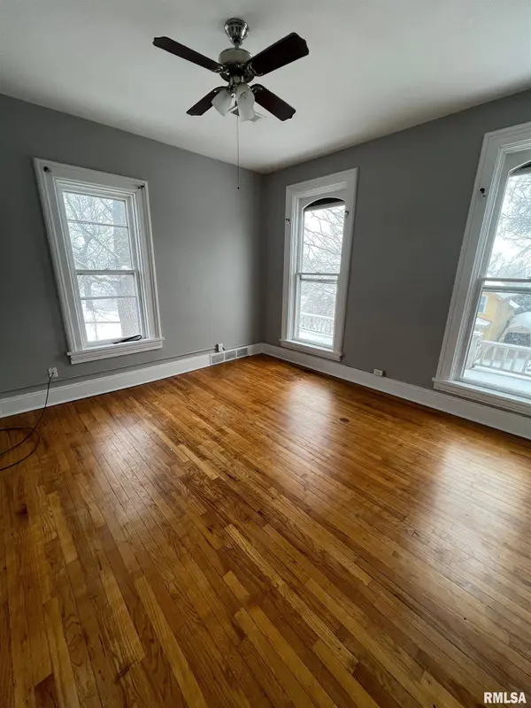 724 W 8TH ST, Davenport, IA 52804