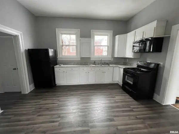 724 W 8TH ST, Davenport, IA 52804