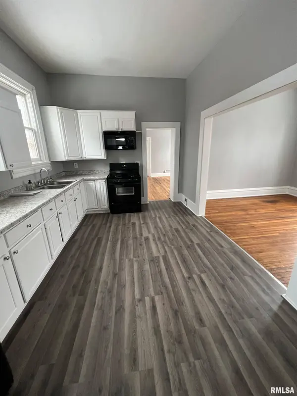 724 W 8TH ST, Davenport, IA 52804