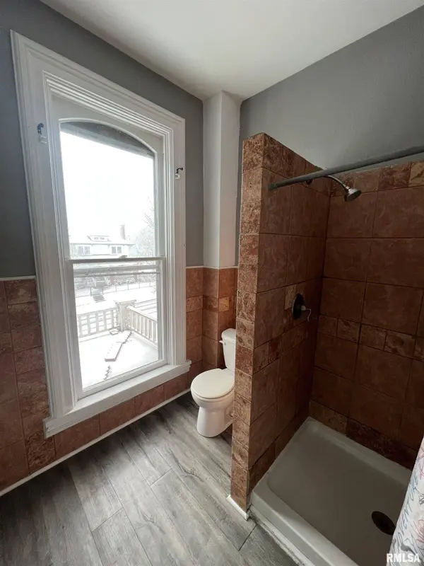 724 W 8TH ST, Davenport, IA 52804