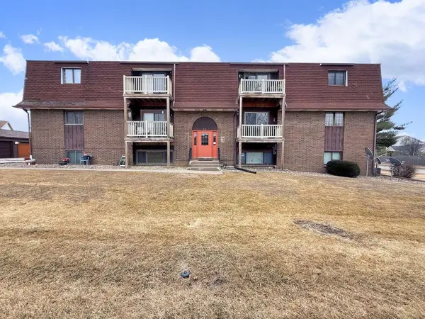 1211 48th AVE #31, East Moline, IL 61244