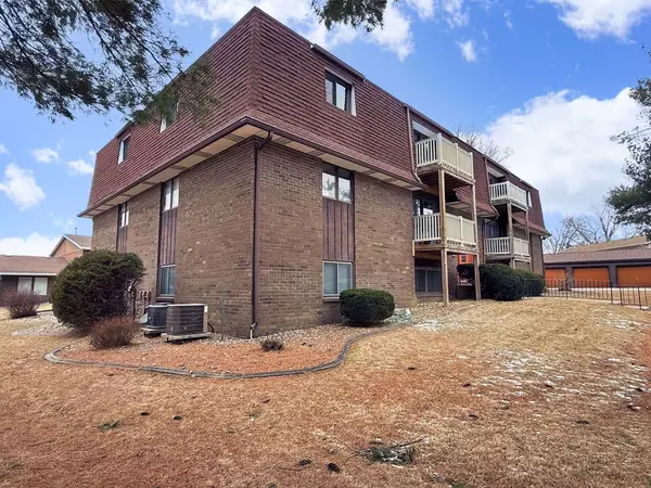 1211 48th Avenue #31, East Moline, IL 61244