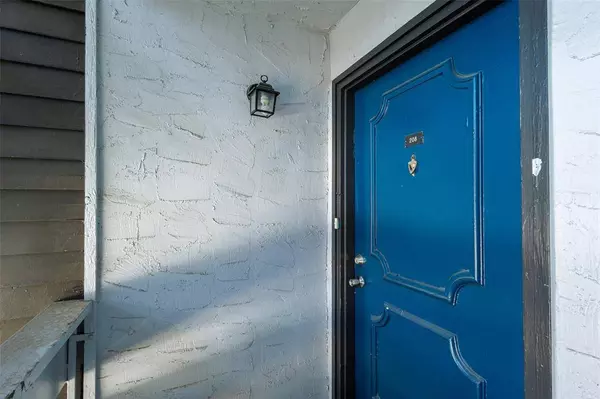 5840 Spring Valley Road #208, Dallas, TX 75254