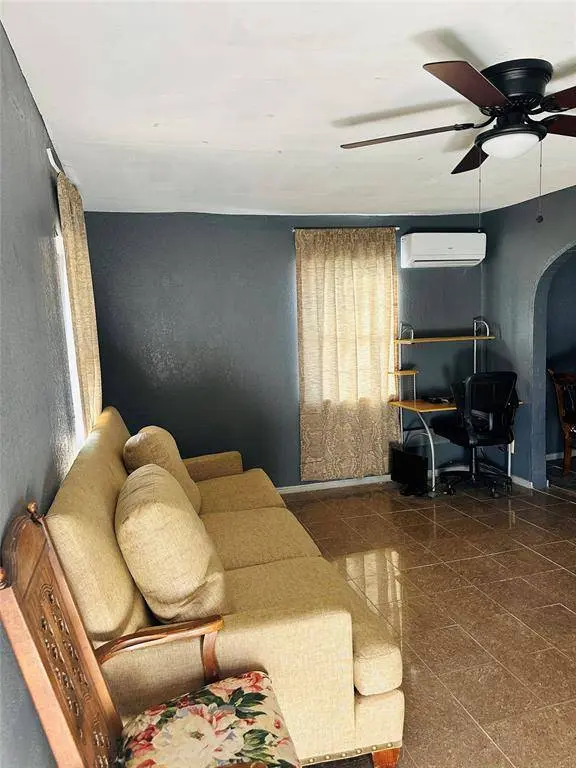 1117 E Harvey Avenue, Fort Worth, TX 76104