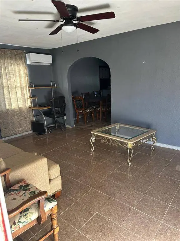 1117 E Harvey Avenue, Fort Worth, TX 76104