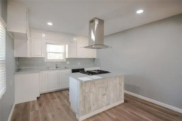 540 Hensley Drive, Grand Prairie, TX 75050