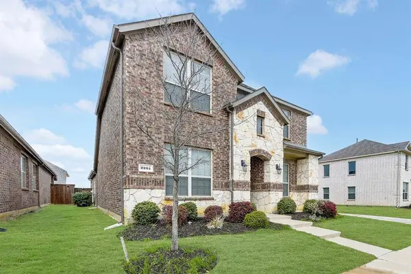 2261 Obsidian Drive, Aubrey, TX 76068