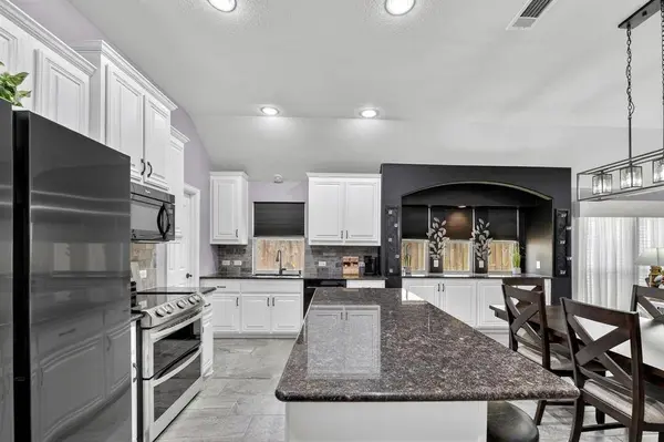 1120 Ponderosa Drive, Aubrey, TX 76227