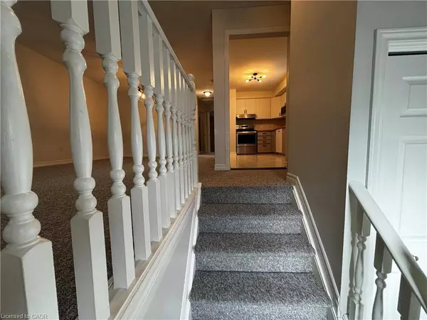 102 Bonaventure Drive #Upper, London, ON N5V 4A7