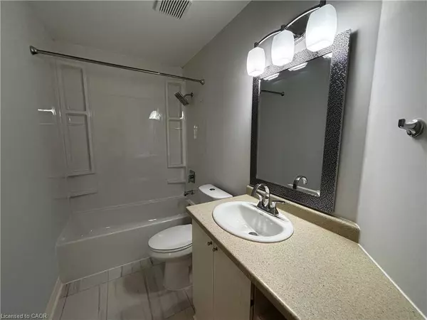 102 Bonaventure Drive #Upper, London, ON N5V 4A7