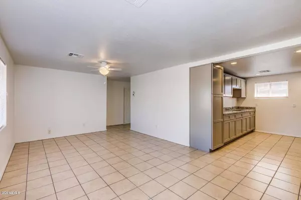 1524 W SAHUARO Drive #B, Phoenix, AZ 85029