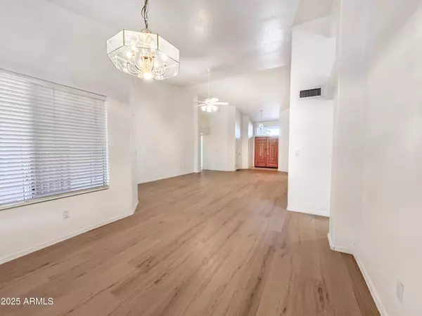 6273 W LOUISE Drive, Glendale, AZ 85310