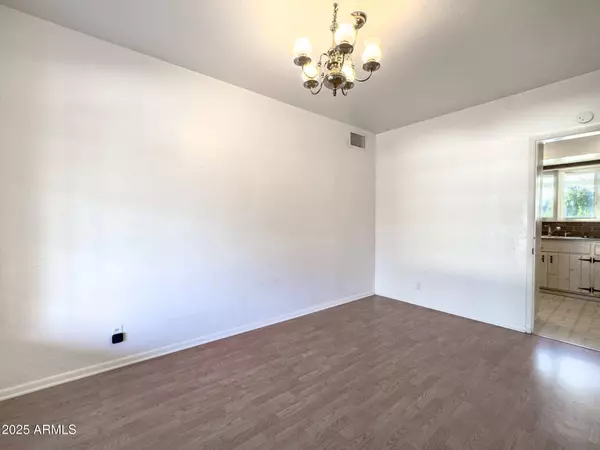 41 E MYRTLE Avenue, Phoenix, AZ 85020