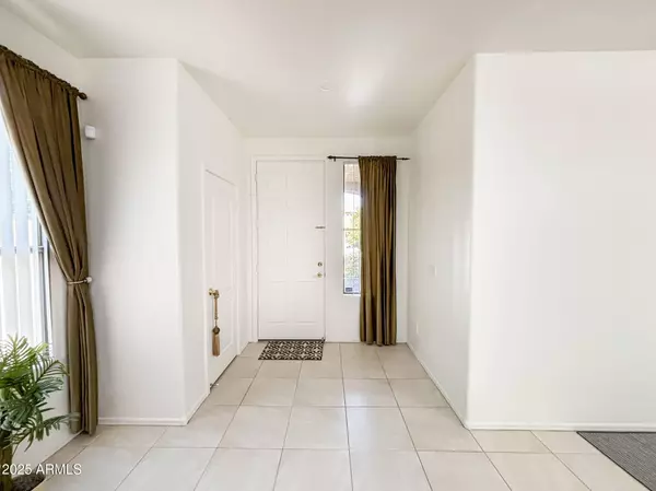 8647 W BROWN Street, Peoria, AZ 85345