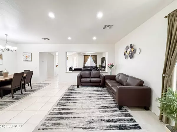 8647 W BROWN Street, Peoria, AZ 85345