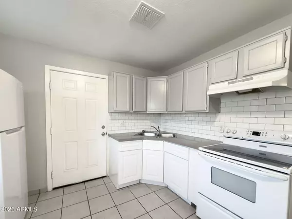 1023 E OLD SOUTHERN Avenue #A, Phoenix, AZ 85042