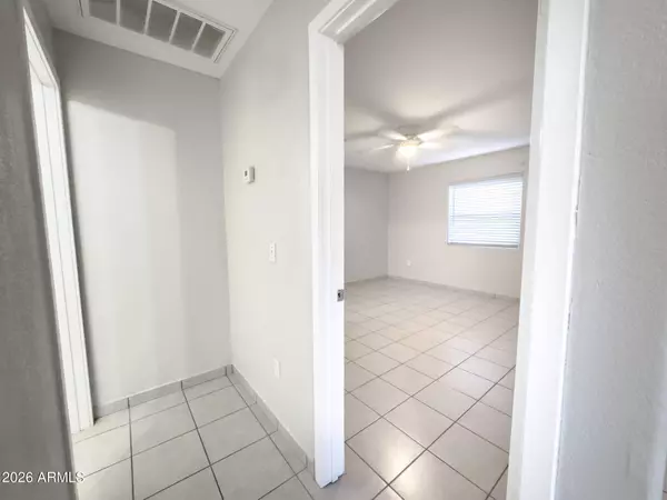 1023 E OLD SOUTHERN Avenue #A, Phoenix, AZ 85042