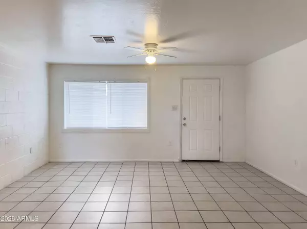 1524 W SAHUARO Drive #B, Phoenix, AZ 85029